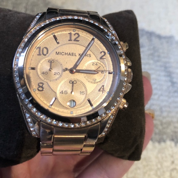 Micheal Kors rose gold watch - Picture 3 of 5